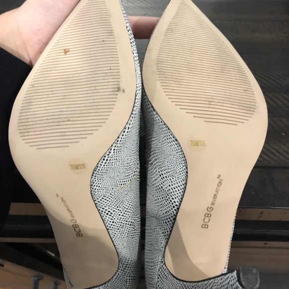 Gorgeous like new BCBG generation heels size 7 1/2 - Picture 3 of 4